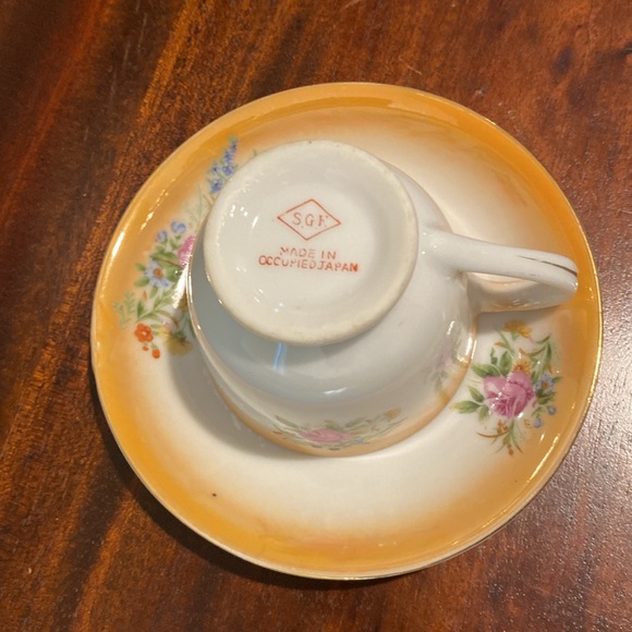Vintage orange floral teacup and saucer set. - Picture 4 of 11